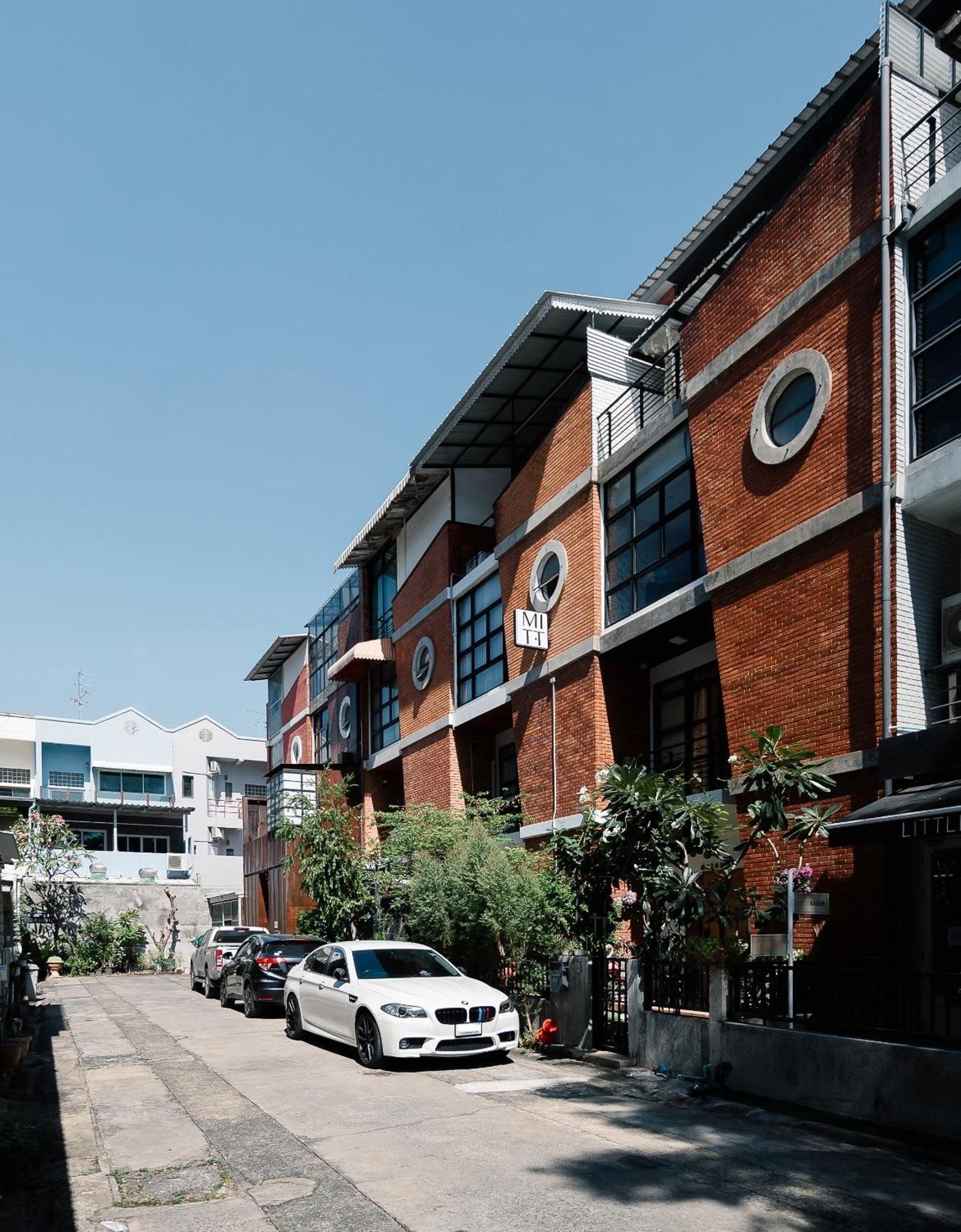 Mitt Haus Hotel Bangkok Bagian luar foto
